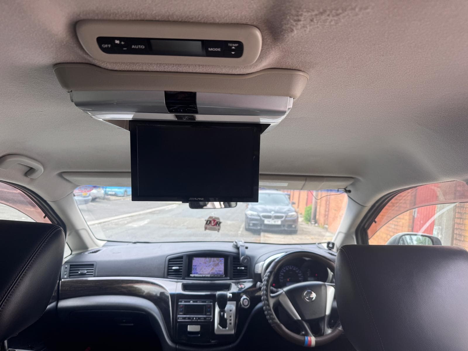Nissan Elgrand (2011) thumbnail 11