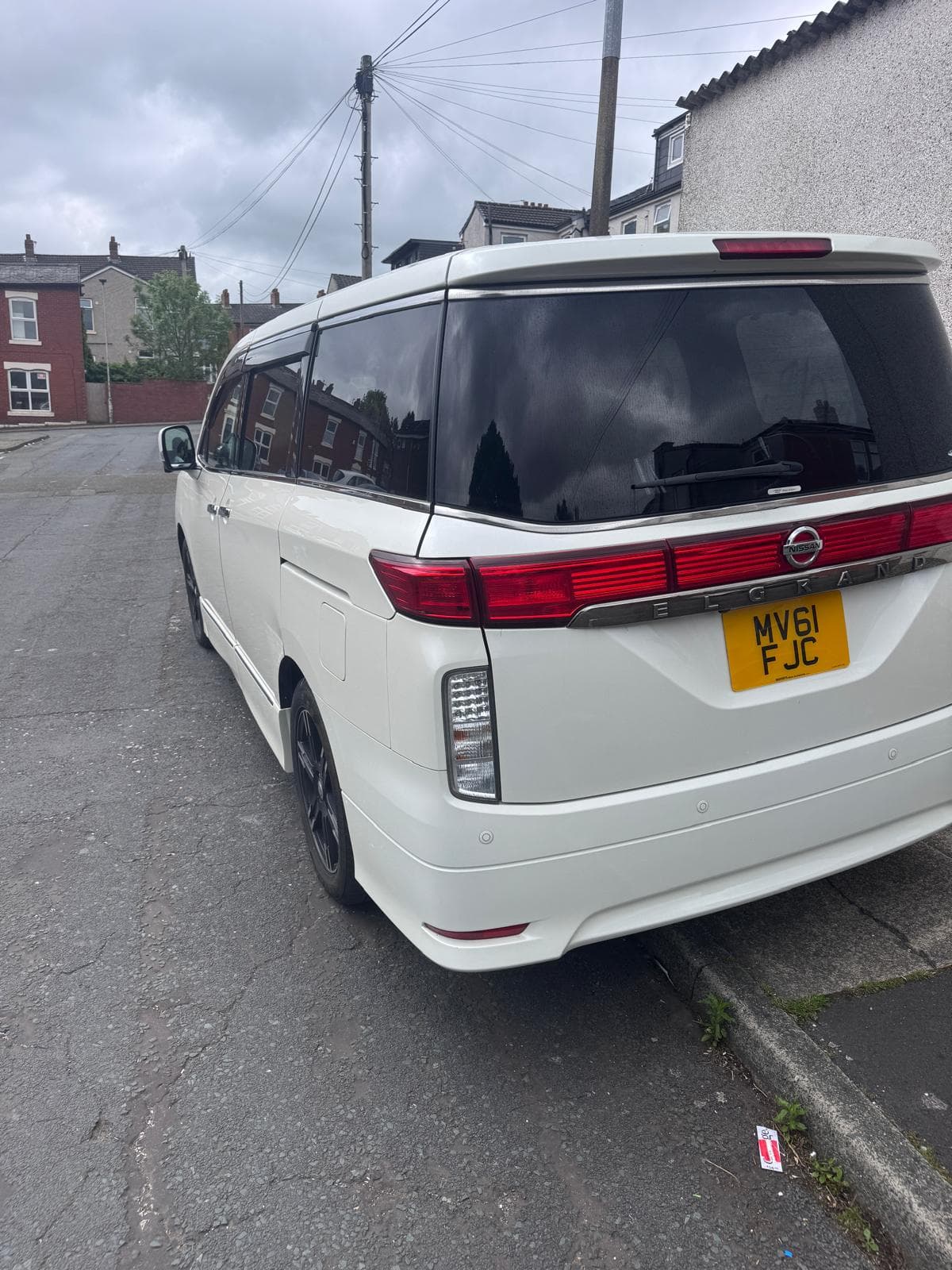 Nissan Elgrand (2011) thumbnail 4
